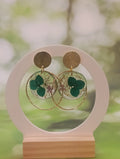 Boucles d'oreilles rondes – Hortensia vert & feuilles d'or - A Fleur d'Or