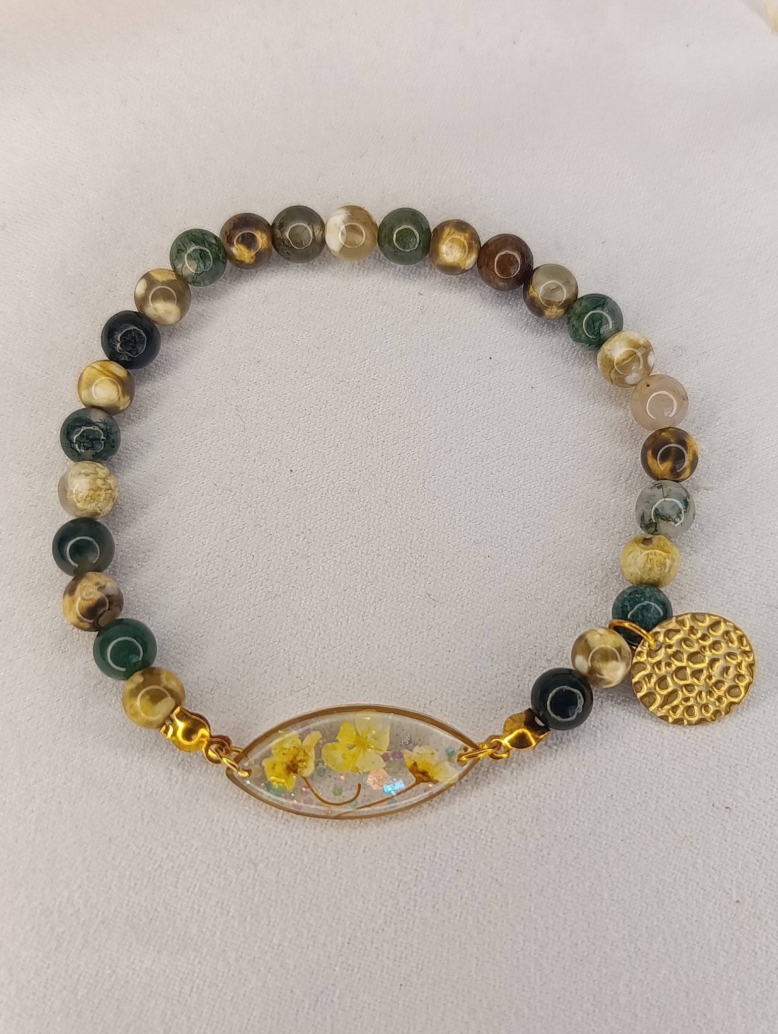Bracelet jaune & doré – Fleurs jaunes en résine, perles naturelles & acier inox - A Fleur d'Or