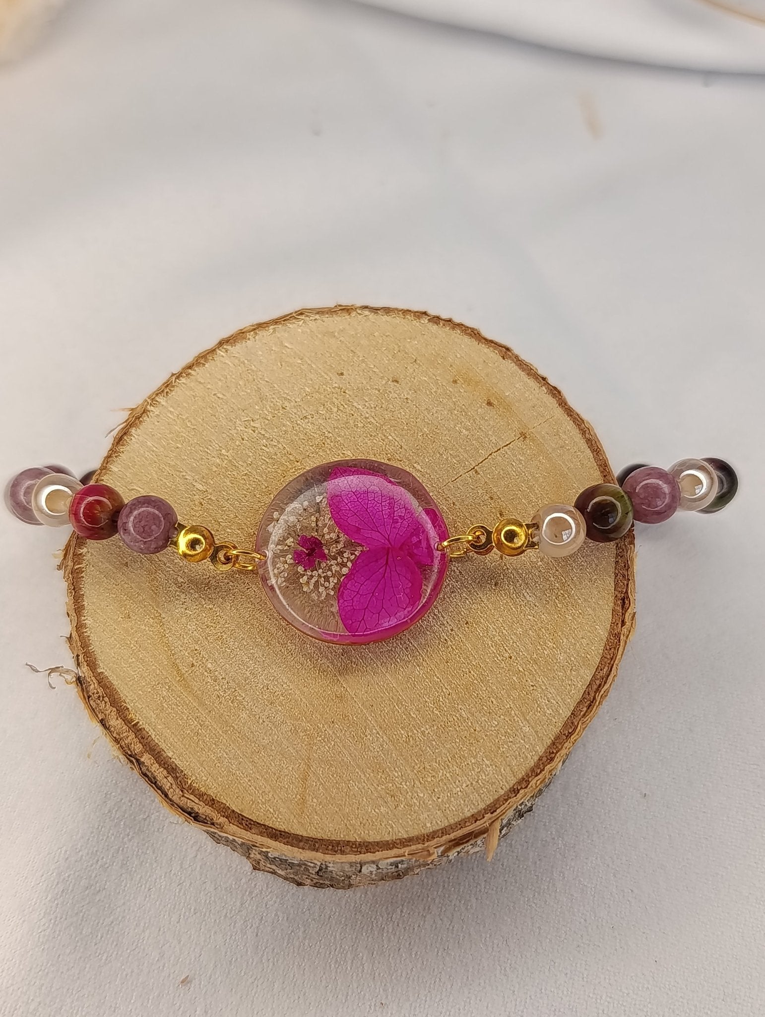 Bracelet rose & doré – Fleur d’hortensia en résine, perles roses & acier inox - A Fleur d'Or