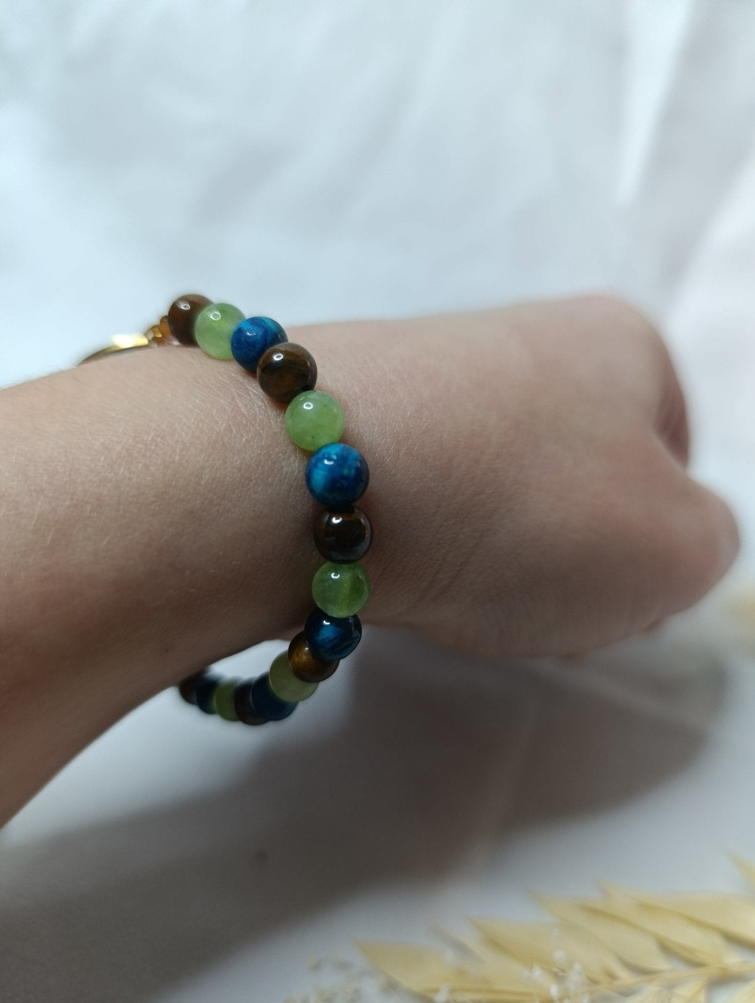 Bracelet vert et doré – Fleur de cerisier & panais sauvage en résine, pierres naturelles & acier inox - A Fleur d'Or