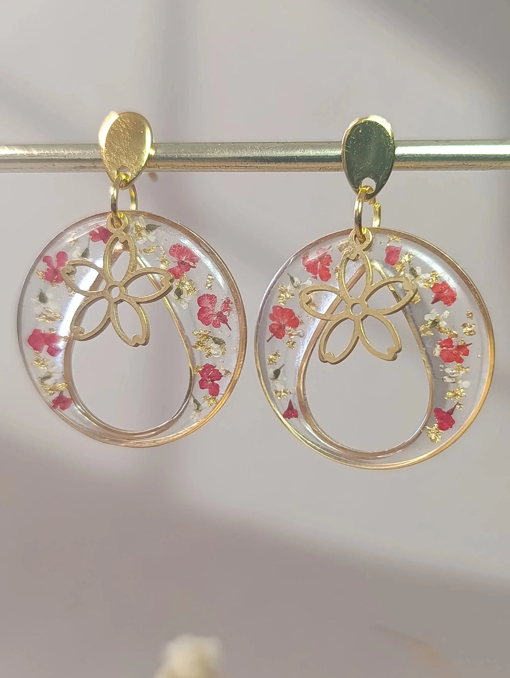 Parure rouge & dorée – Fleurs séchées & perles naturelles - A Fleur d'Or