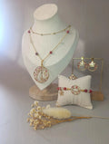 Parure rouge & dorée – Fleurs séchées & perles naturelles - A Fleur d'Or
